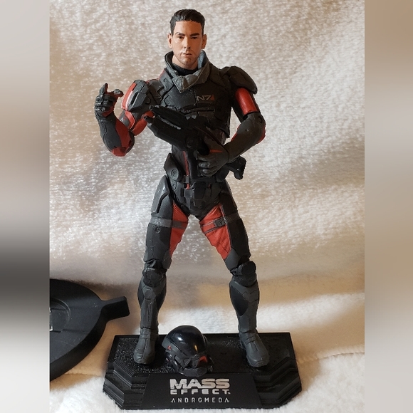 MCFARLANE MASS EFFECT ANDROMEDA SCOTT RYDER 7" ACTION FIGURE - Picture 3 of 12
